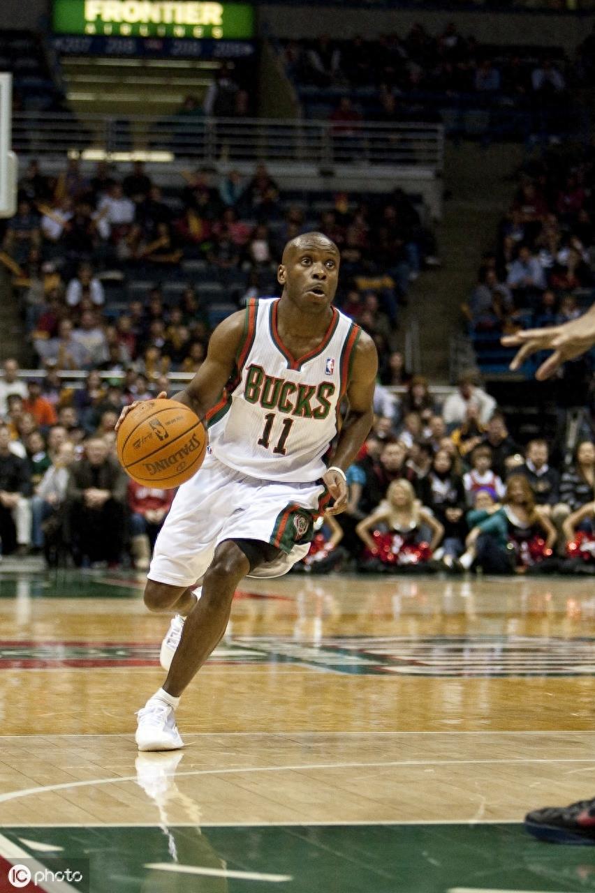 厄尔·博伊金斯（Earl Boykins）