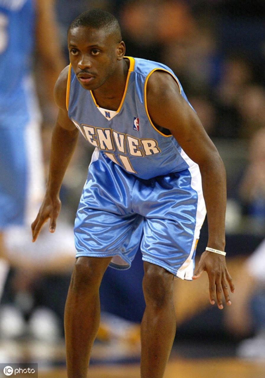 厄尔·博伊金斯（Earl Boykins）