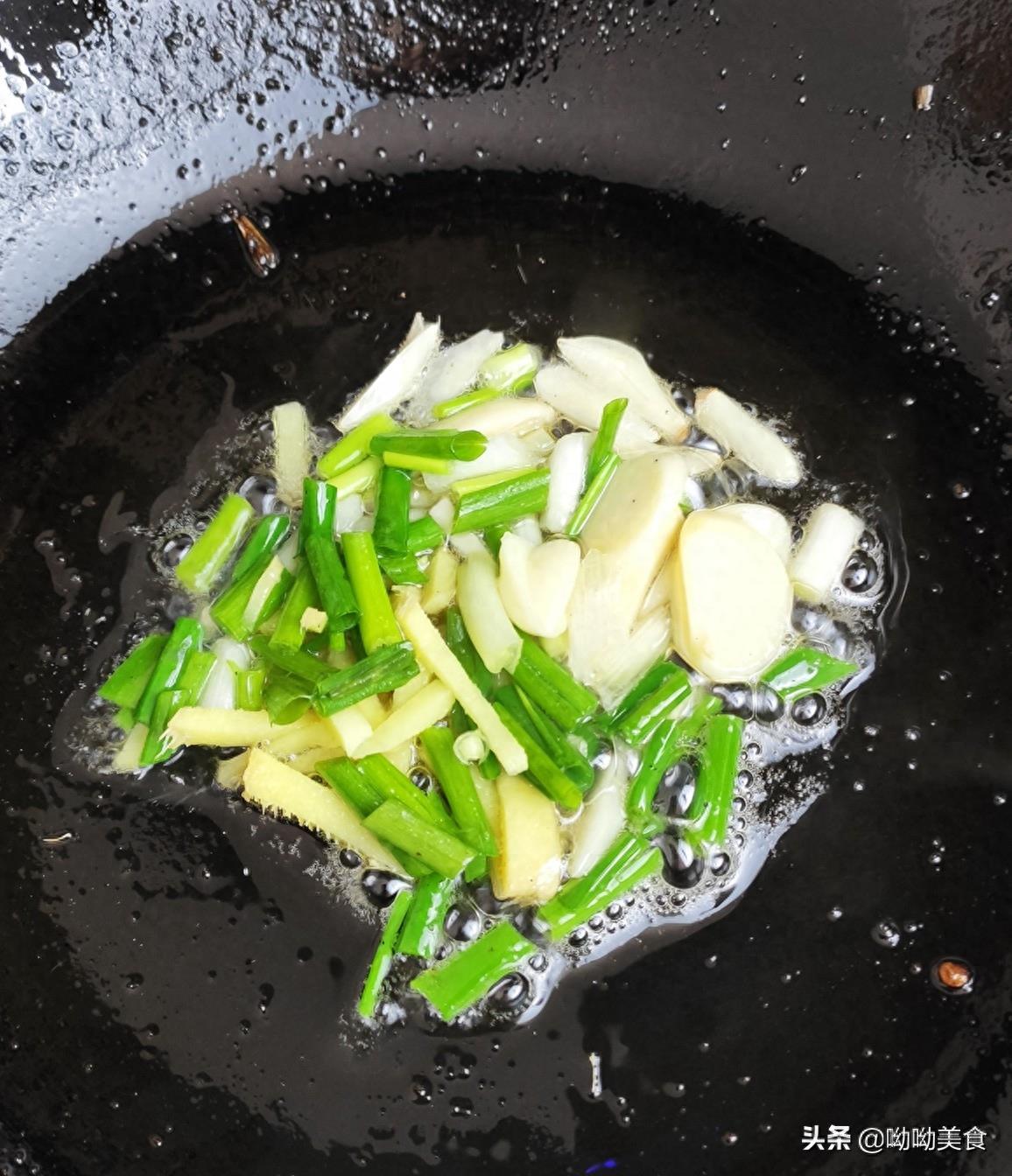 冬瓜清炒虾皮,五分钟快手菜,鲜味十足,清淡不油腻,简直是绝配