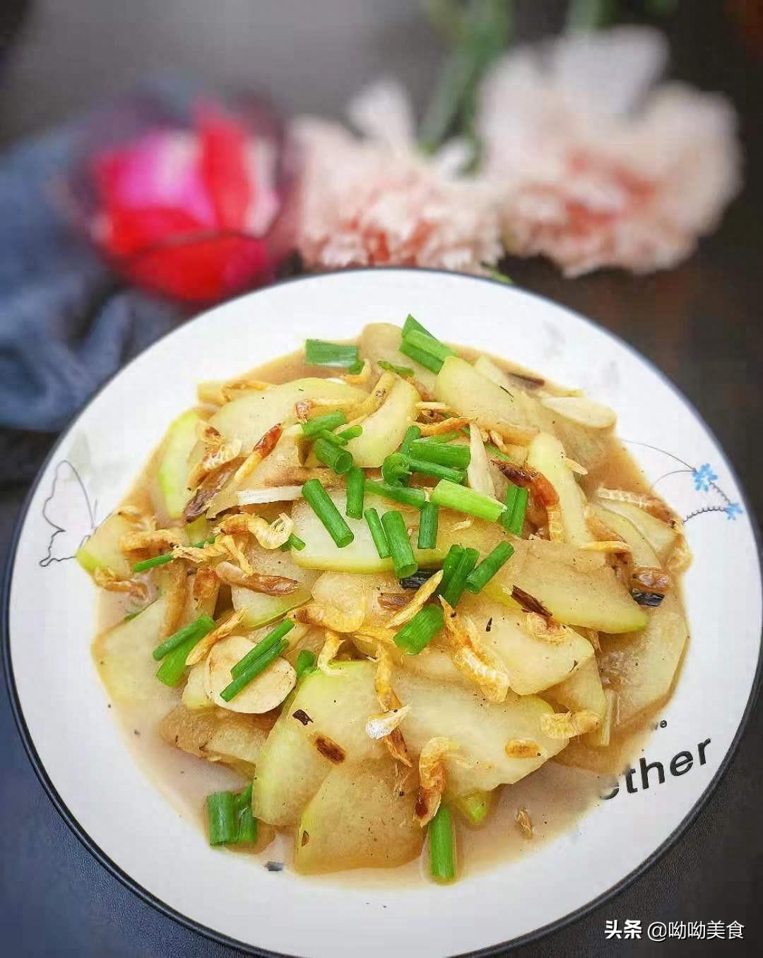 冬瓜清炒虾皮,五分钟快手菜,鲜味十足,清淡不油腻,简直是绝配