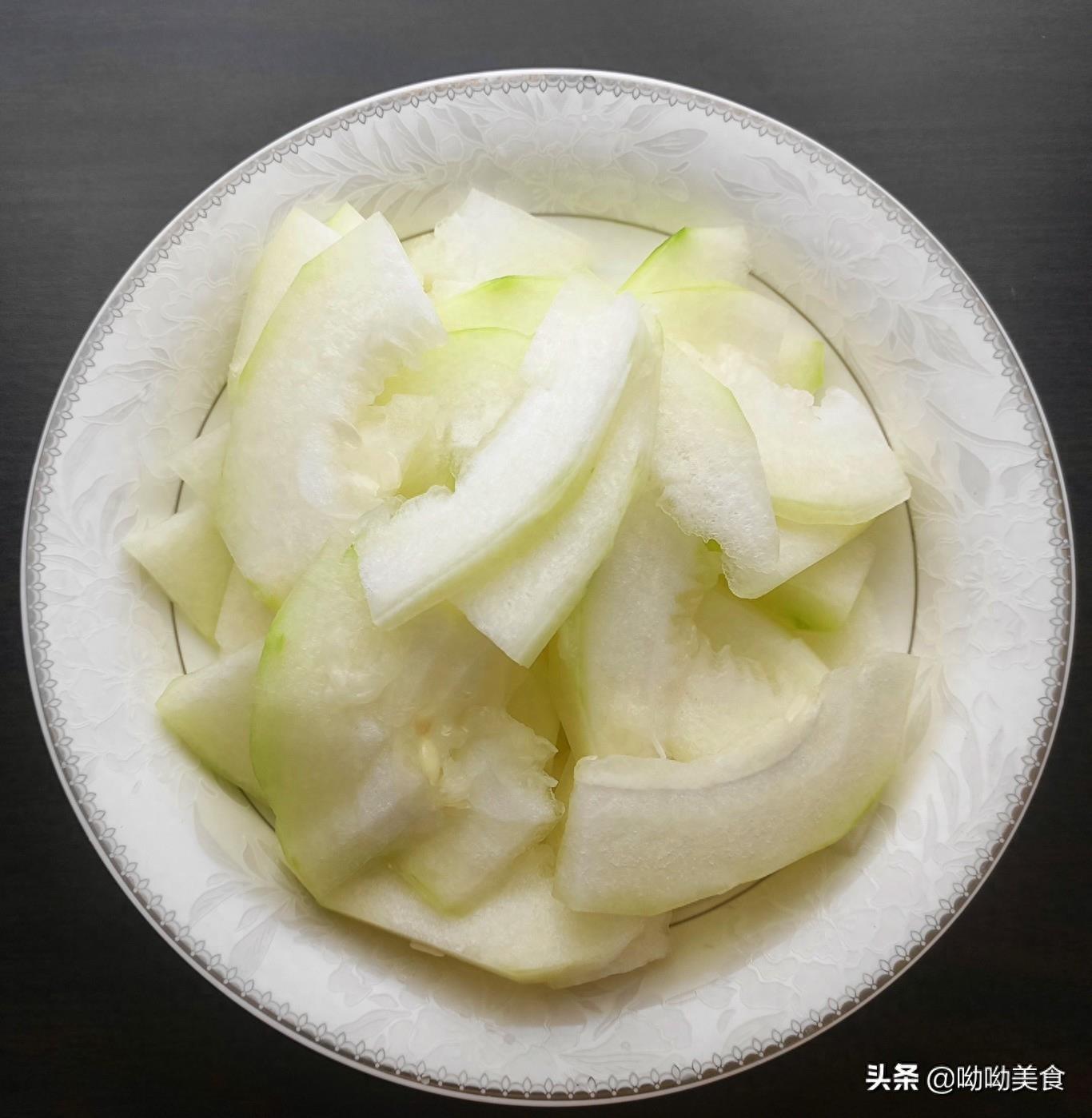 冬瓜清炒虾皮,五分钟快手菜,鲜味十足,清淡不油腻,简直是绝配