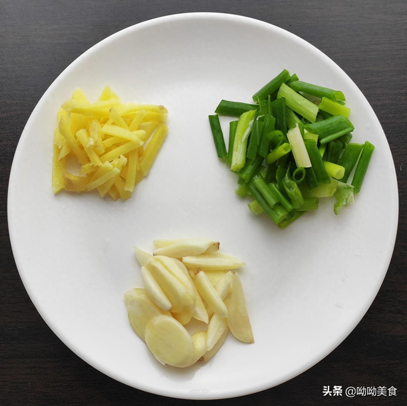 冬瓜清炒虾皮,五分钟快手菜,鲜味十足,清淡不油腻,简直是绝配